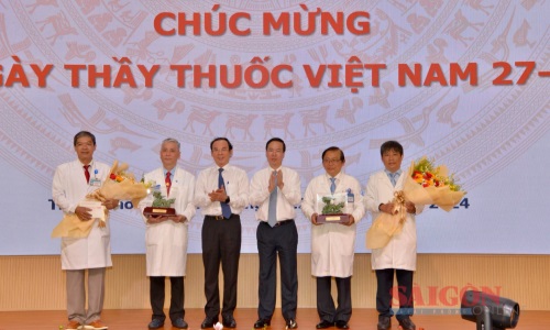 Chủ tịch nước Võ Văn Thưởng: Cảm phục và quý trọng tinh thần dấn thân của đội ngũ y bác sĩ